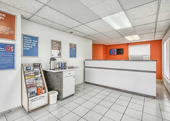 Motel 6-Windsor, On